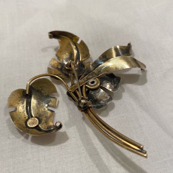 Vintage 1950’s Harry Iskin 10K Flower Brooch - Picture 8 of 8